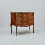 1172 1386 CHEST OF DRAWERS